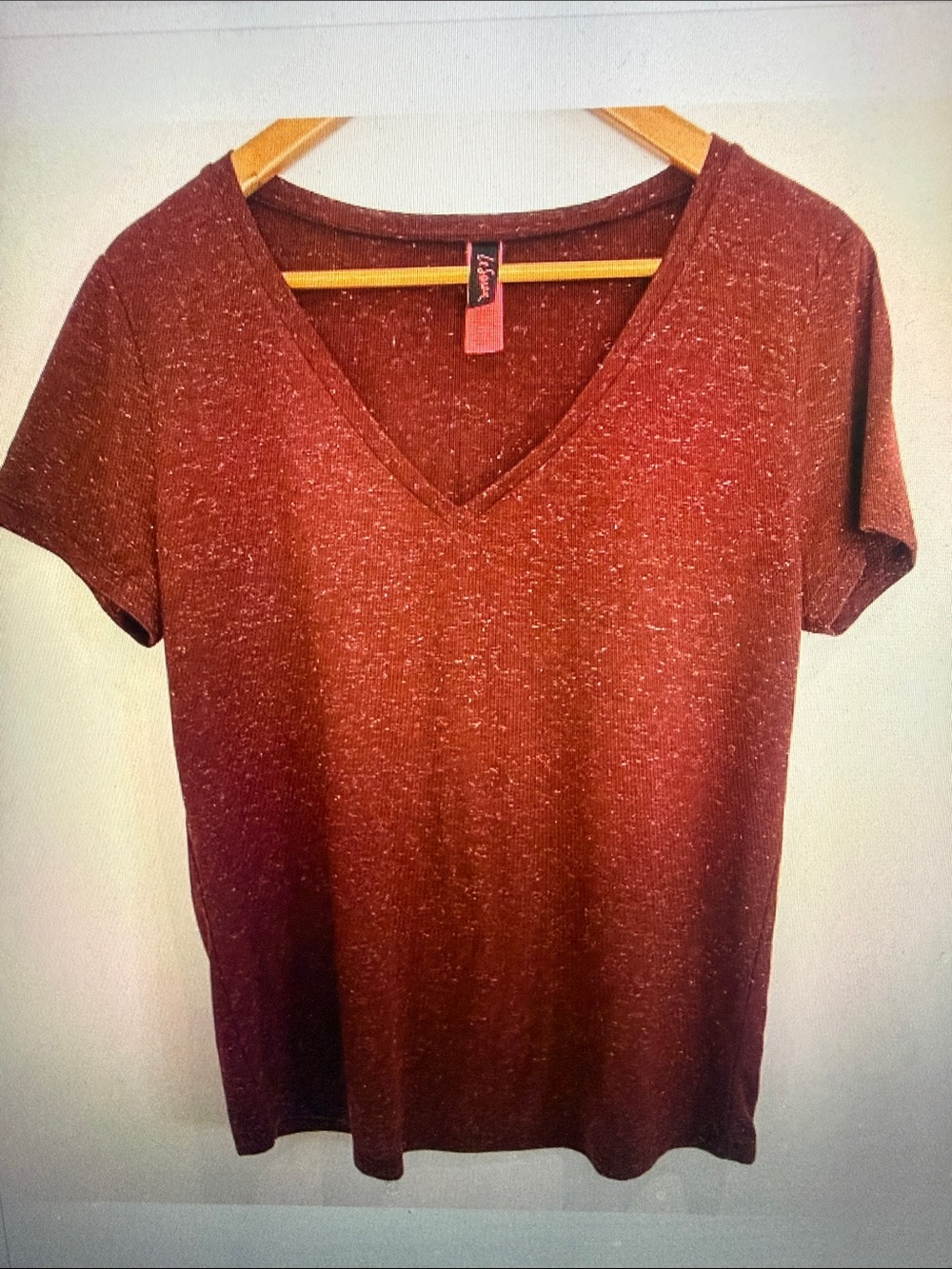 La SENZA Woman Burgundy  Sparkle Short Sleeve V Neck TShirt Size L NWOT
